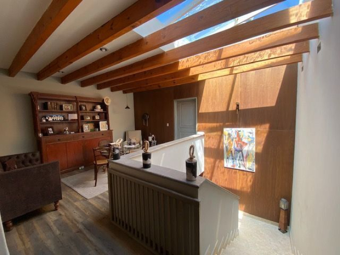 Estupenda Casa en Venta. 2 filtros de seguridad. Amplitud.