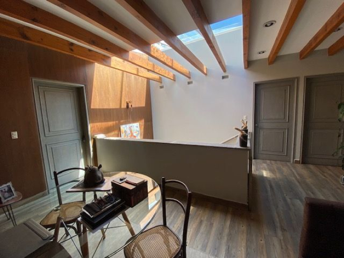 Estupenda Casa en Venta. 2 filtros de seguridad. Amplitud.