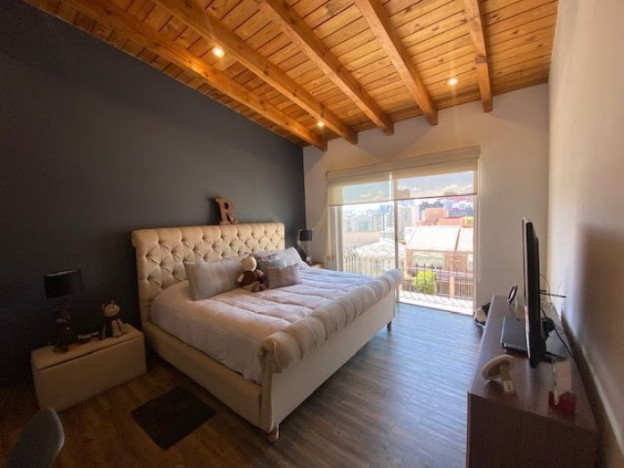 Estupenda Casa en Venta. 2 filtros de seguridad. Amplitud.