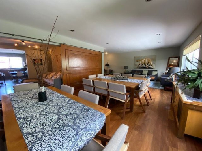 Estupenda Casa en Venta. 2 filtros de seguridad. Amplitud.