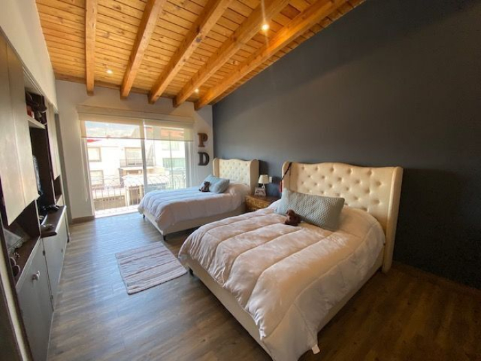 Estupenda Casa en Venta. 2 filtros de seguridad. Amplitud.