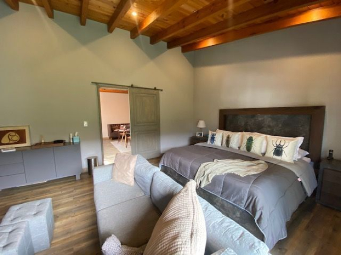 Estupenda Casa en Venta. 2 filtros de seguridad. Amplitud.