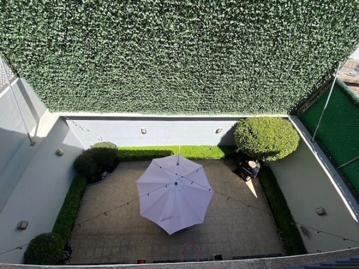 Estupenda Casa en Venta. 2 filtros de seguridad. Amplitud.