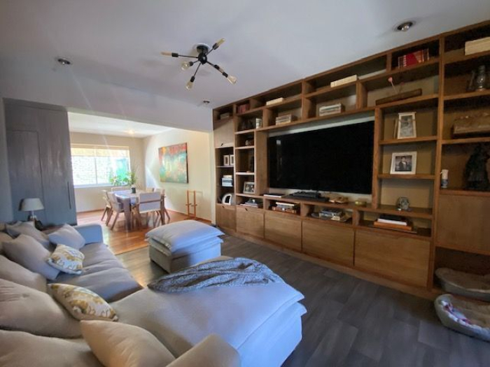 Estupenda Casa en Venta. 2 filtros de seguridad. Amplitud.