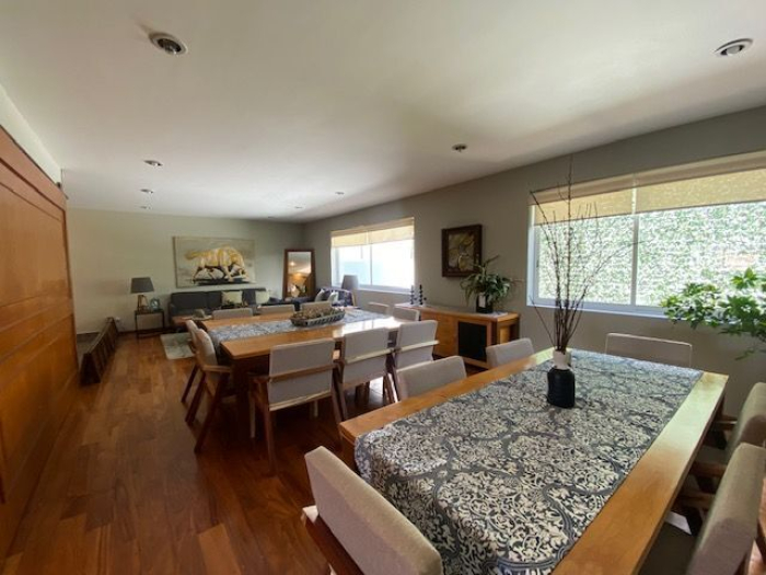 Estupenda Casa en Venta. 2 filtros de seguridad. Amplitud.