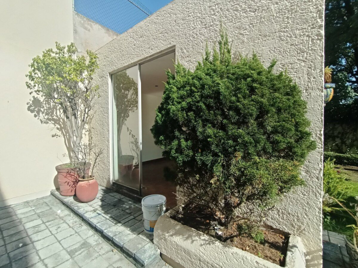 Casa en renta   Bosque de Baluarte con jardín