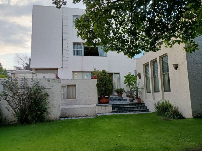 Casa en renta   Bosque de Baluarte con jardín
