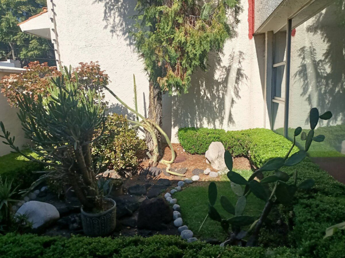 Casa en renta   Bosque de Baluarte con jardín