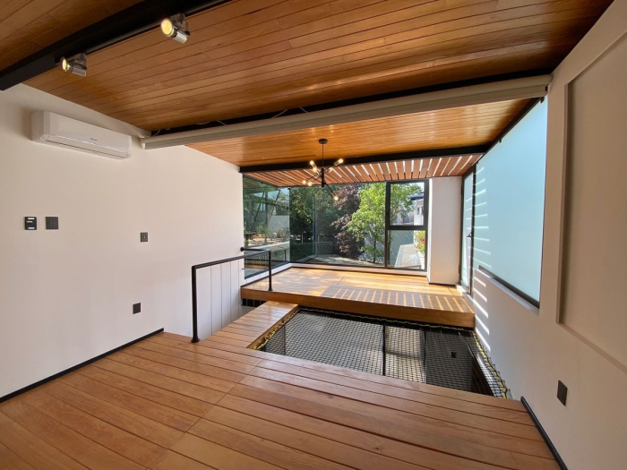 Casa amplia con Jardín.  Acabados de lujo.