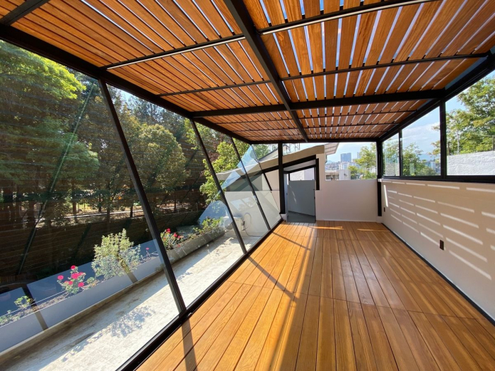 Casa amplia con Jardín.  Acabados de lujo.