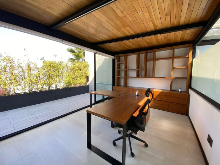 Casa amplia con Jardín.  Acabados de lujo.