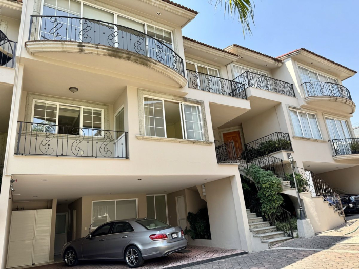 Casa en venta Hacienda de las Palmas, Interlomas, Huixquilucan