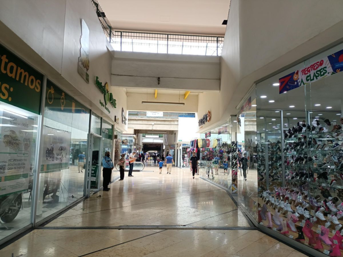 local ancla en central de plazas sobre avenida central ¡baja de precio!
