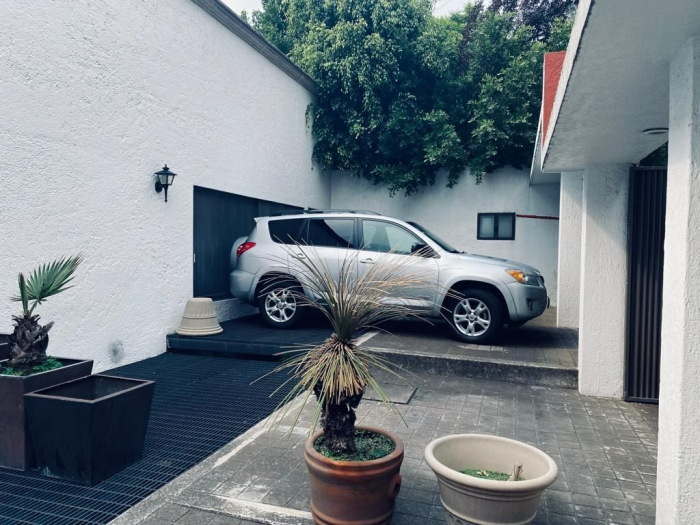Vendo Residencia en cerrada en Bosques de la Herradura.