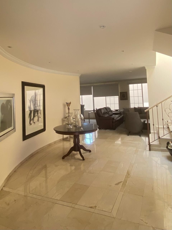 Casa en Venta y Renta en Interlomas Hacienda de las Palmas Huixquilucan