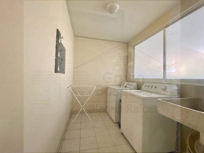 Casa en Venta y Renta en Interlomas Hacienda de las Palmas Huixquilucan