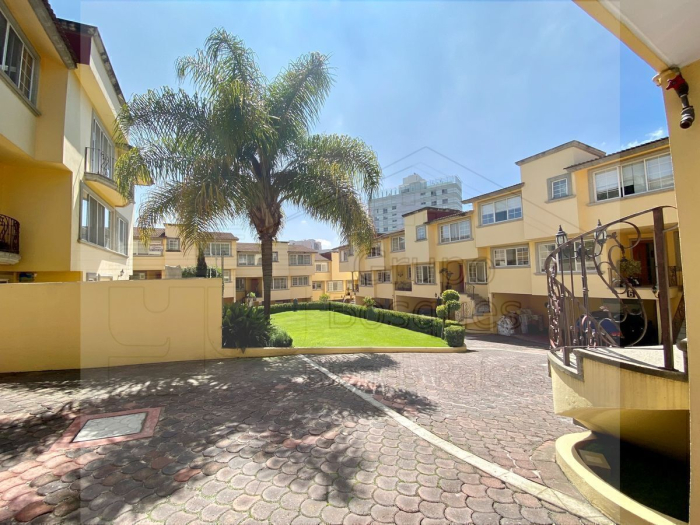 Casa en Venta y Renta en Interlomas Hacienda de las Palmas Huixquilucan