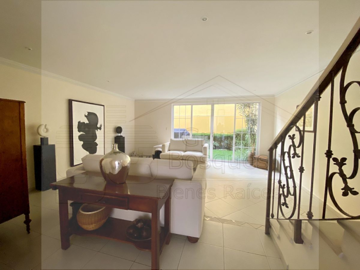 Casa en Venta y Renta en Interlomas Hacienda de las Palmas Huixquilucan