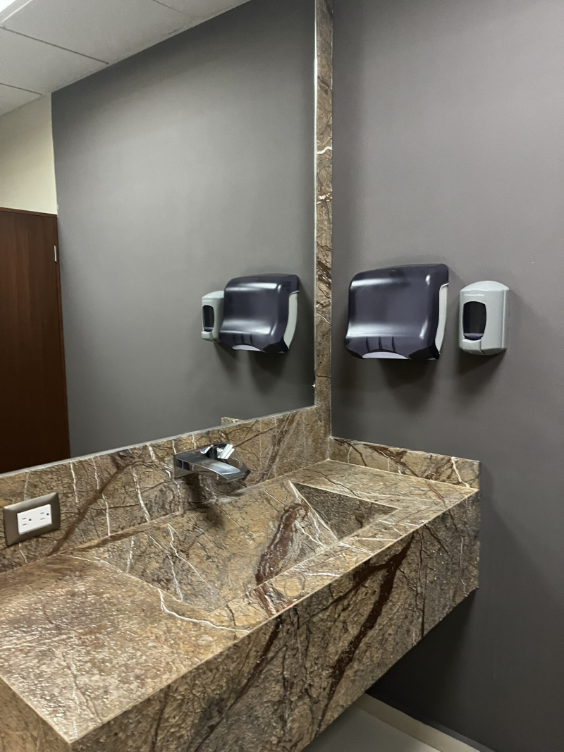 Renta Oficinas Plaza La Antgua Z Esmeralda 320 M2