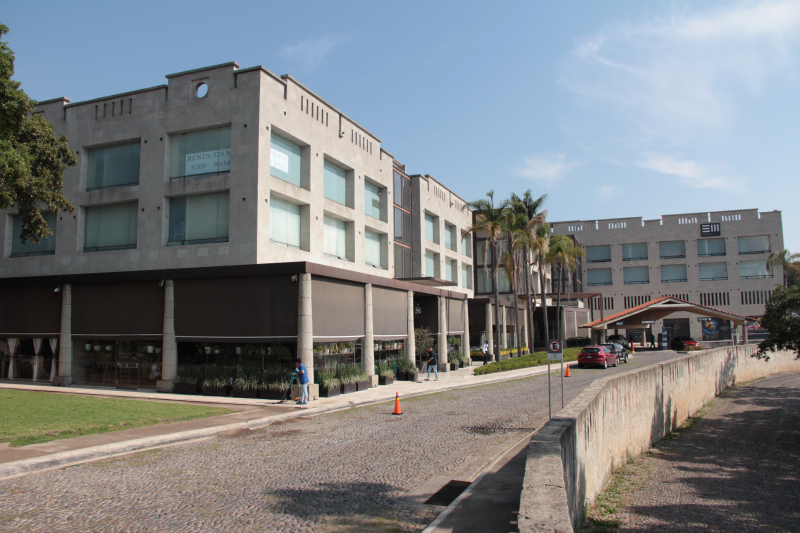 Renta Oficinas Plaza La Antgua Z Esmeralda 320 M2