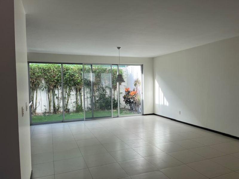 Casa En Condominio En Renta En Solares