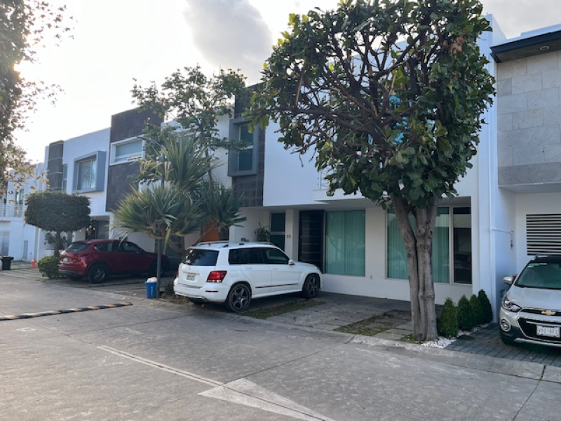 Casa En Condominio En Renta En Solares