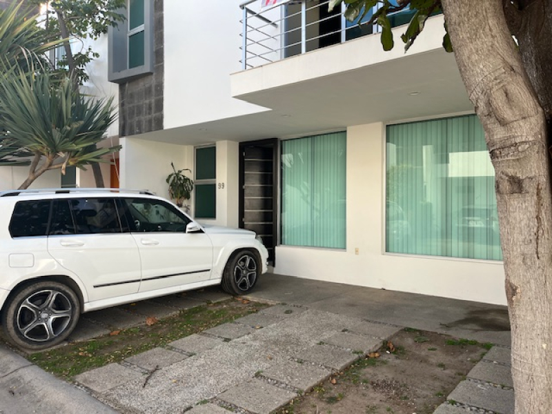 Casa en Condominio en Renta en Solares