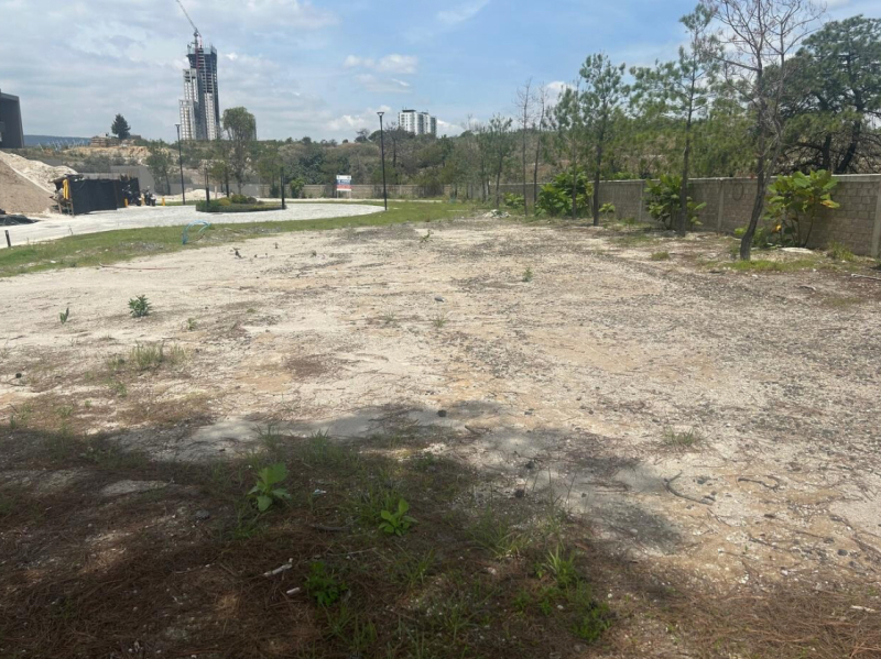 Se vende terreno en Punta Loma