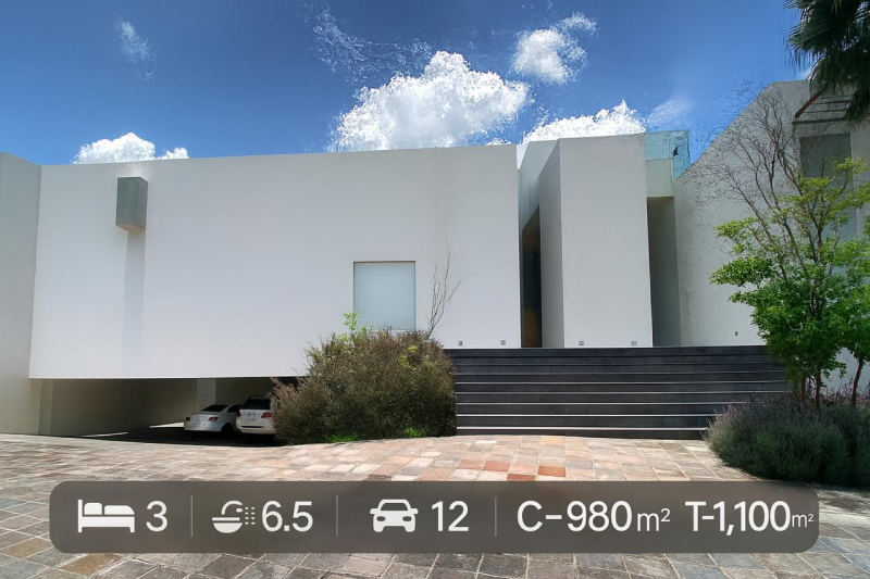 CASA EN VENTA PEDREGAL SEMINUEVA