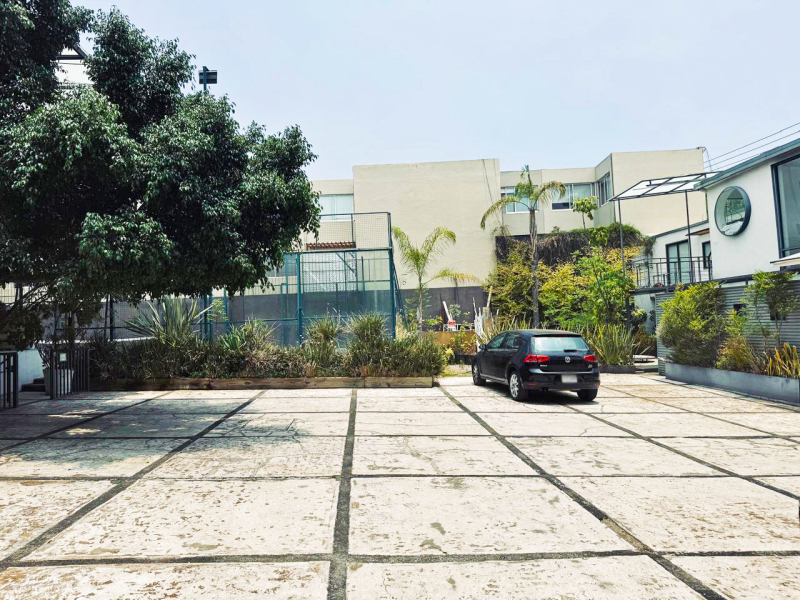 VENTA TERRENO EN LAS ÁGUILAS IDEAL PARA DESARROLLAR