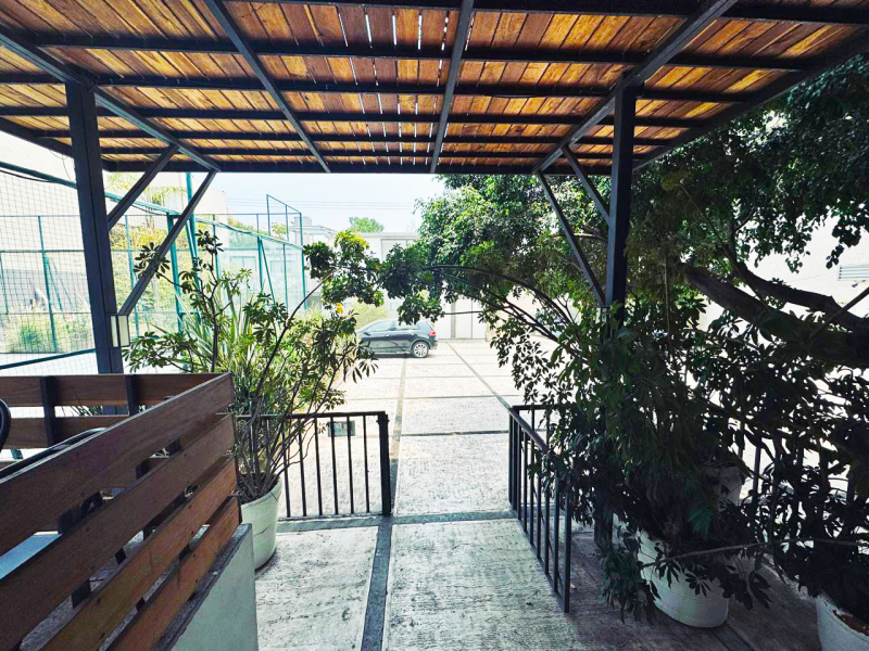 VENTA TERRENO EN LAS ÁGUILAS IDEAL PARA DESARROLLAR