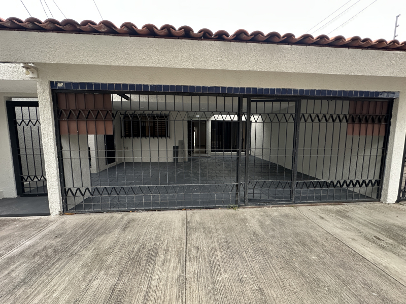 CASA EN VENTA EN JARDINES UNIVERSIDAD