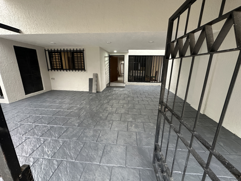 CASA EN VENTA EN JARDINES UNIVERSIDAD