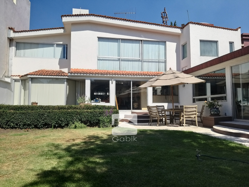 CASA EN VENTA EN HERRADURA EN CERRADA