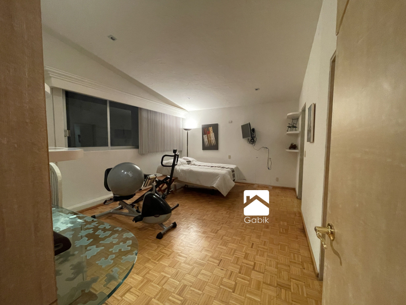 CASA EN VENTA EN HERRADURA EN CERRADA