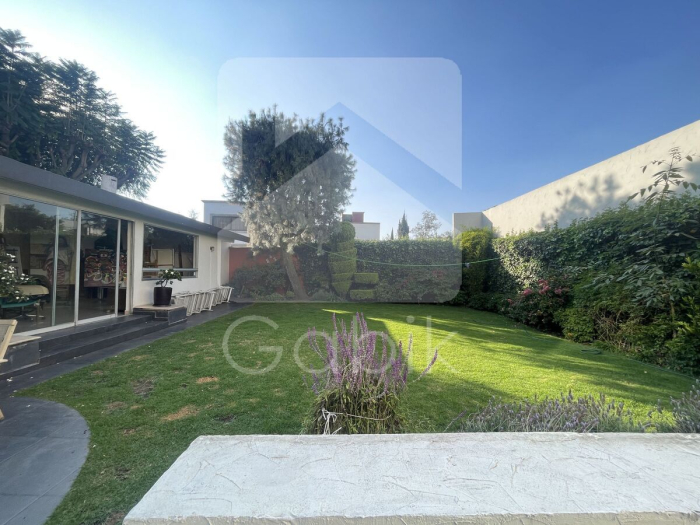 CASA EN VENTA EN HERRADURA EN CERRADA