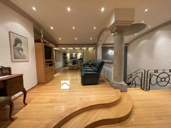 CASA EN VENTA EN HERRADURA EN CERRADA