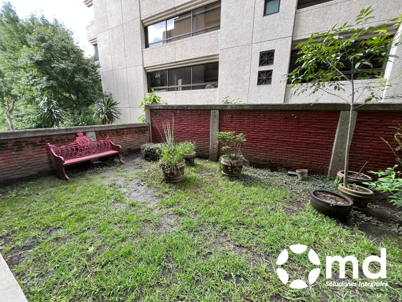 Departamento En Renta En Bosques De Las Lomas Con Jardín Privado