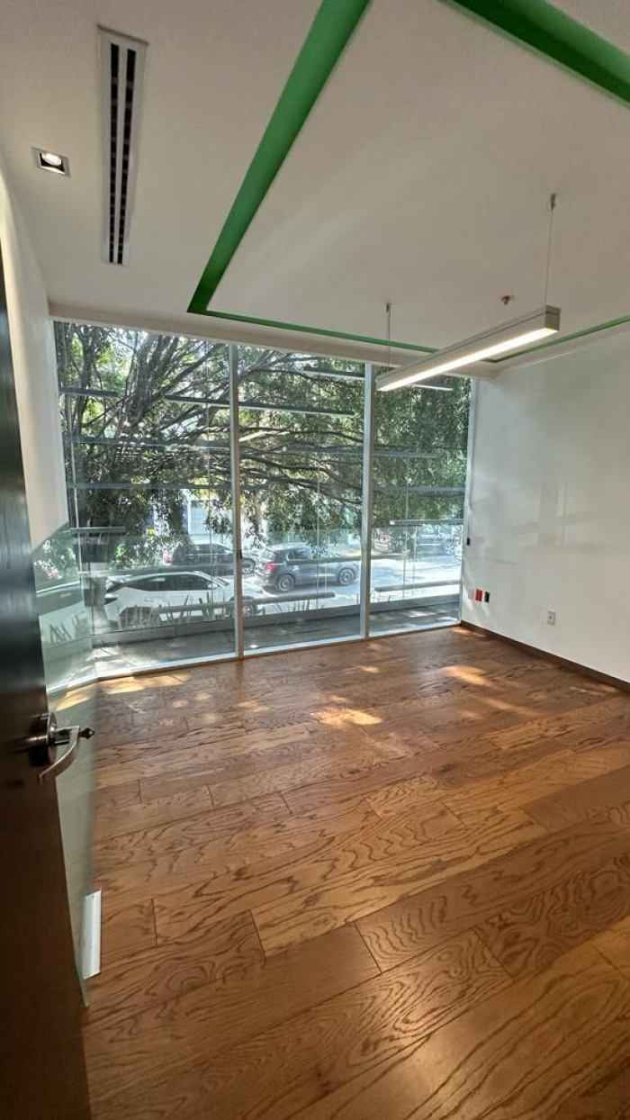 Lomas de Chapultepec, Andes Oficinas en Planta baja