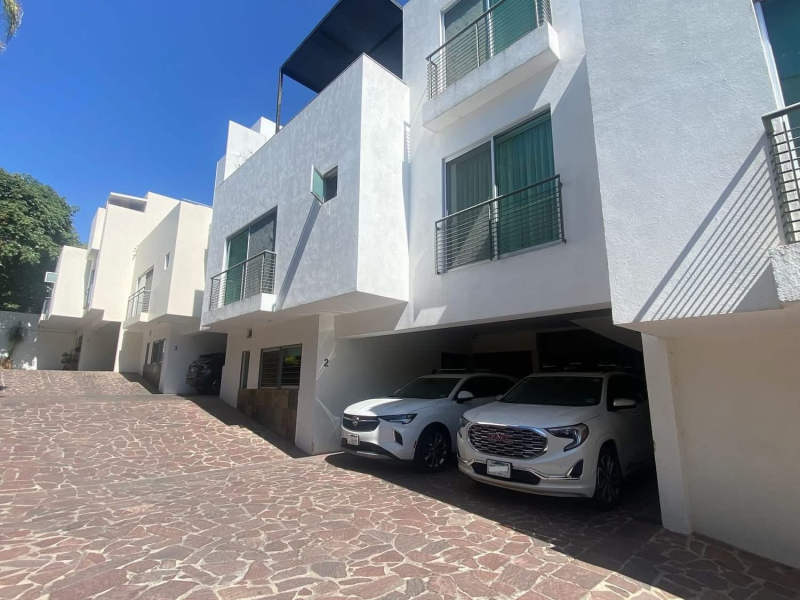 CASA EN VENTA EN JACARANDAS