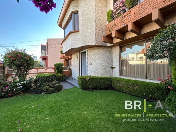 Casa en venta con vigilancia en Tecamachalco