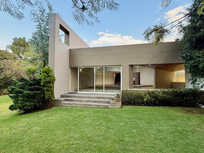 Casa en venta en cerrada con vigilancia en Vistahermosa