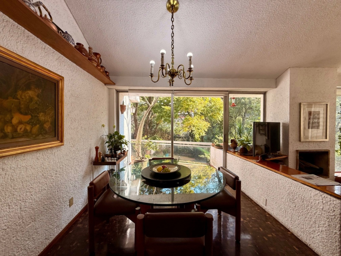 Casa en Venta con alberca techada y acceso por Reforma Lomas