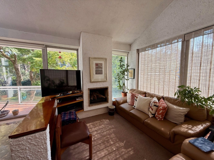 Casa en Venta con alberca techada y acceso por Reforma Lomas