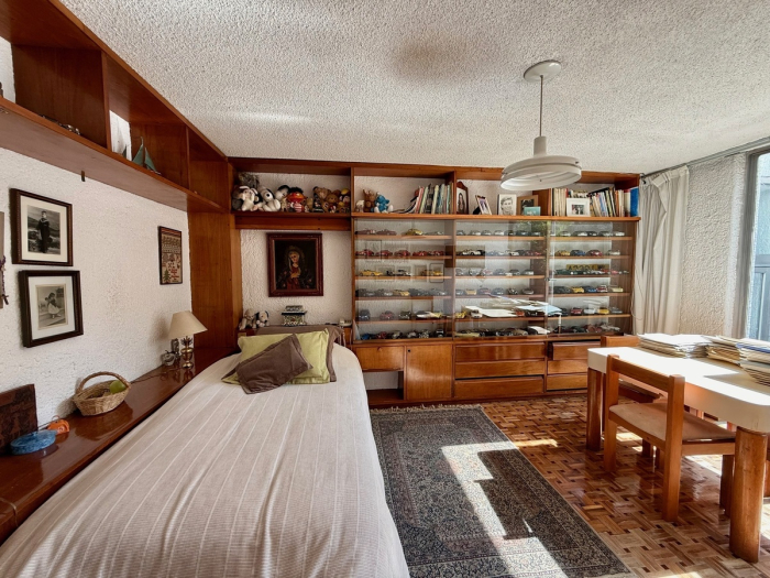 Casa en Venta con alberca techada y acceso por Reforma Lomas