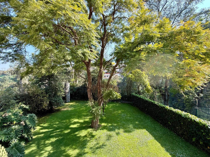 Casa en Venta con alberca techada y acceso por Reforma Lomas