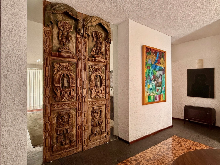 Casa en Venta con alberca techada y acceso por Reforma Lomas
