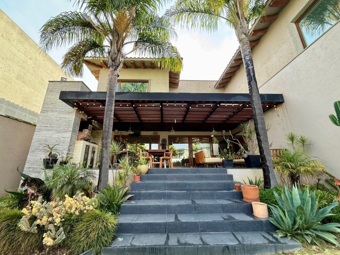 Preciosa casa en venta en Cumbres de Santa Fe