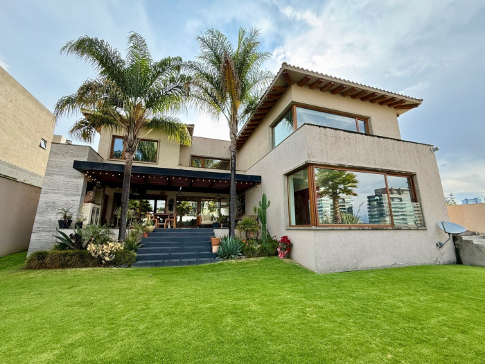 Preciosa casa en venta en Cumbres de Santa Fe