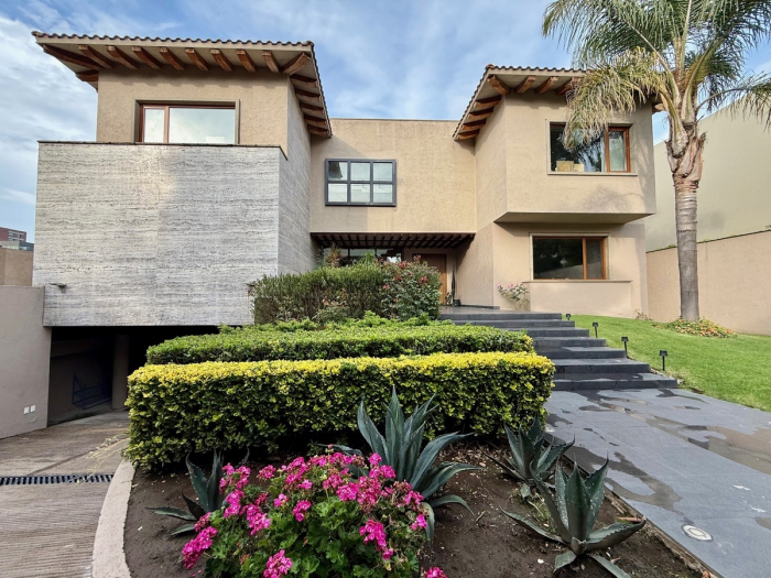 Preciosa casa en venta en Cumbres de Santa Fe